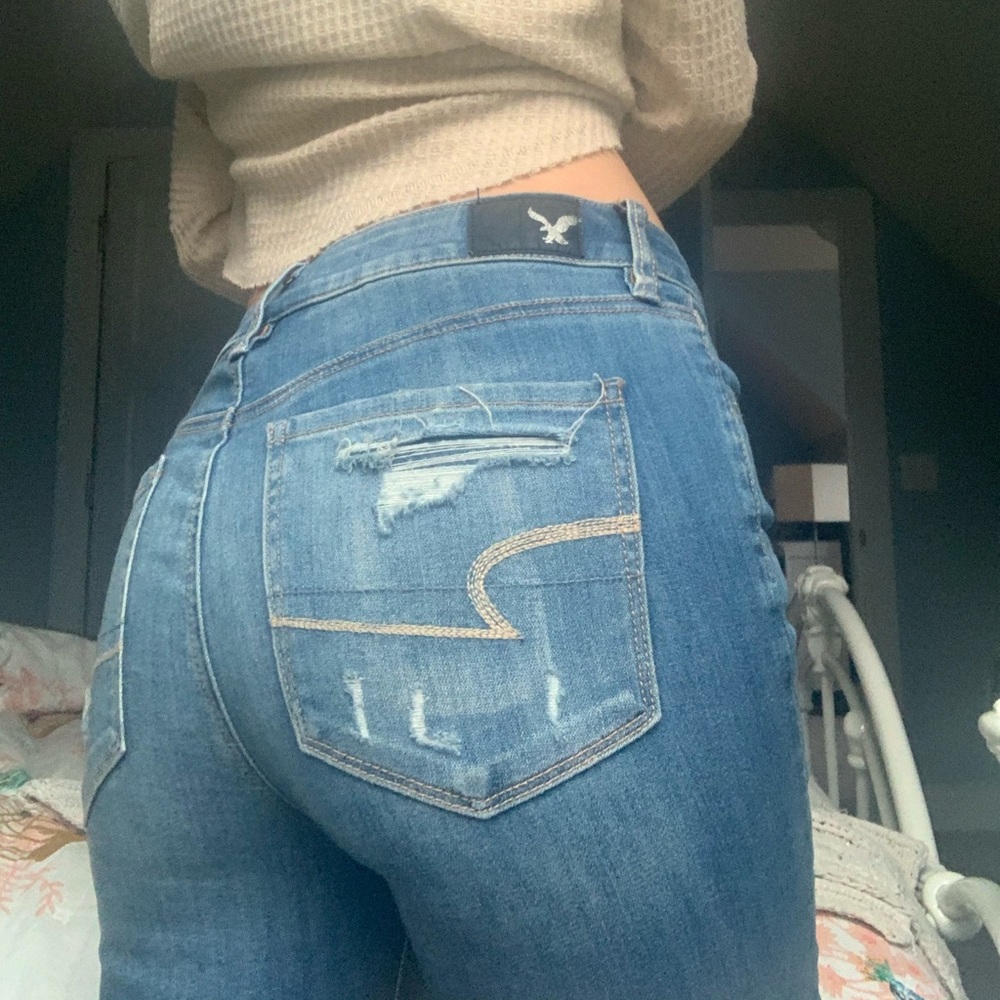 SUPER DISTRESSED american eagle hi-rise jeggings!